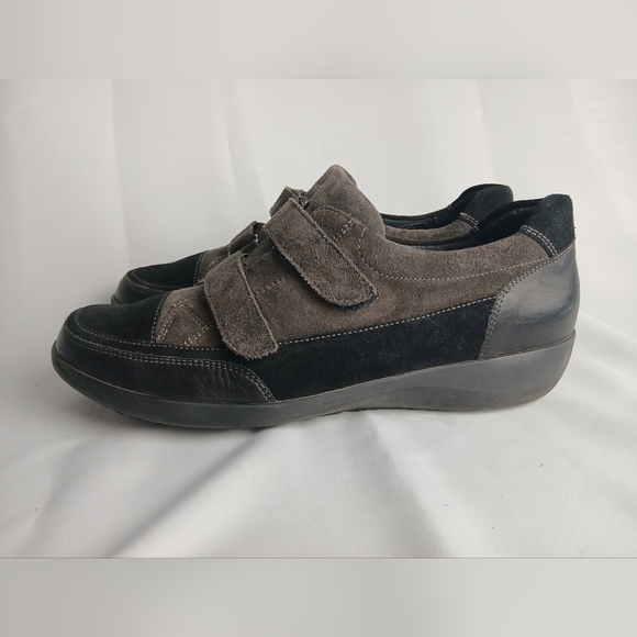 ARA Women Gray And Black Suede Flat Shoes Velcro Closure Size 11.5 - Picture 3 of 11